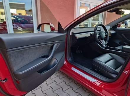 Tesla - Model 3
