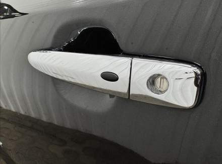 Nissan - Leaf