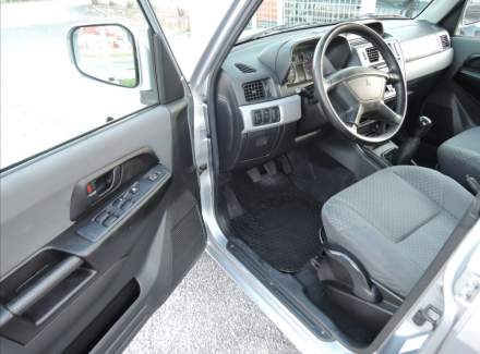 Mitsubishi - Pajero