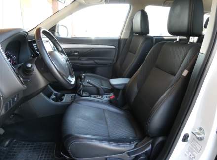Mitsubishi - Outlander