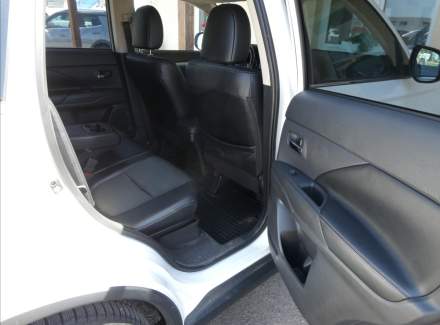 Mitsubishi - Outlander