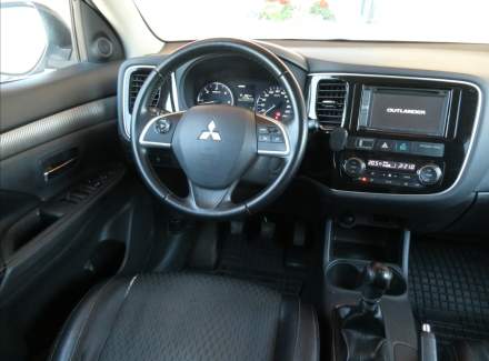 Mitsubishi - Outlander