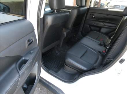 Mitsubishi - Outlander