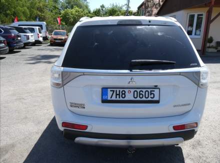 Mitsubishi - Outlander