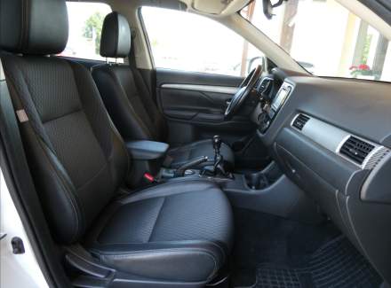 Mitsubishi - Outlander