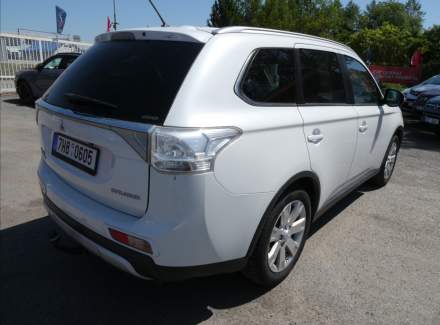 Mitsubishi - Outlander