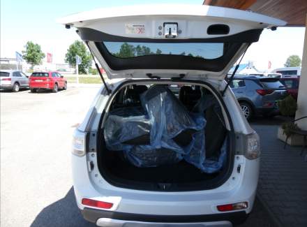 Mitsubishi - Outlander