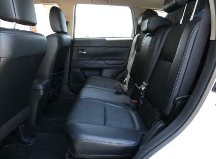 Mitsubishi - Outlander