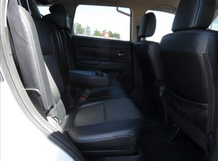 Mitsubishi - Outlander