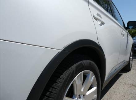 Mitsubishi - Outlander