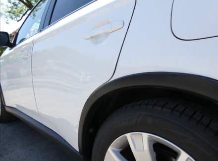 Mitsubishi - Outlander