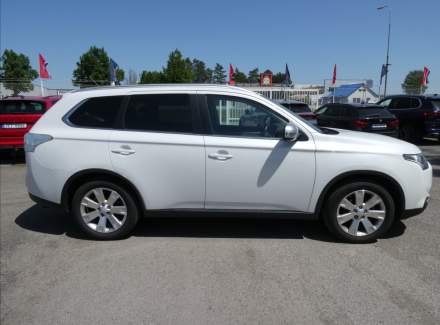 Mitsubishi - Outlander