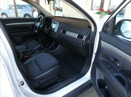 Mitsubishi - Outlander