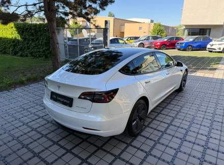 Tesla - Model 3