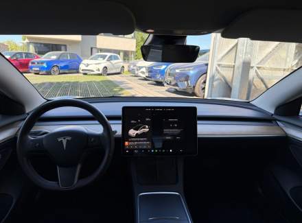 Tesla - Model 3