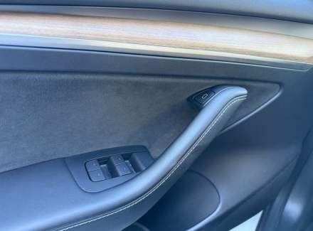 Tesla - Model 3