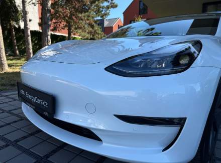 Tesla - Model 3