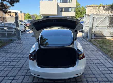 Tesla - Model 3