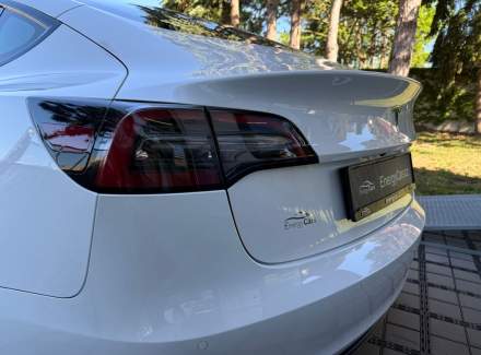 Tesla - Model 3