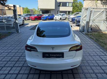 Tesla - Model 3