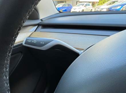 Tesla - Model 3