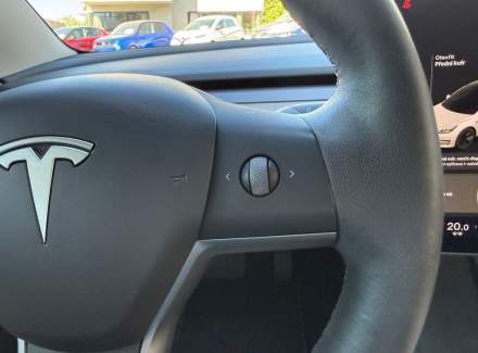 Tesla - Model 3