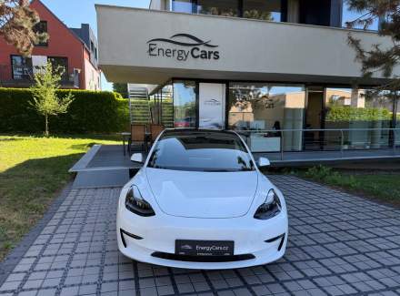 Tesla - Model 3