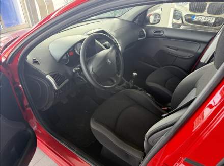 Peugeot - 206