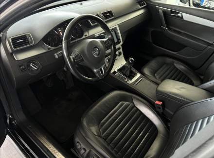 Volkswagen - Passat