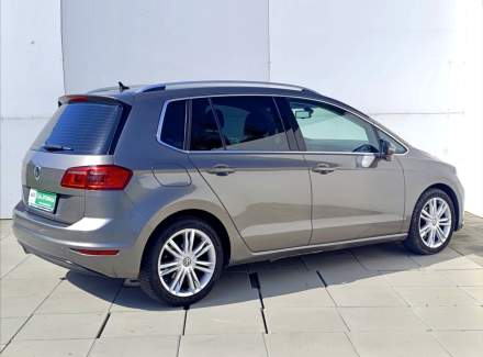 Volkswagen - Golf