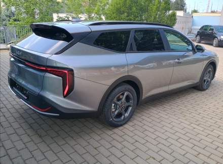 Kia - K4