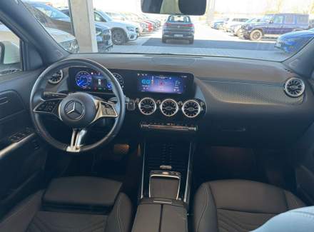 Mercedes-Benz - EQA