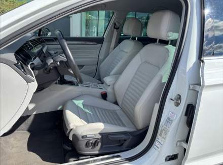 Volkswagen - Passat