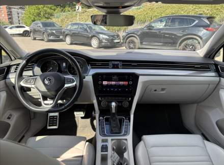 Volkswagen - Passat