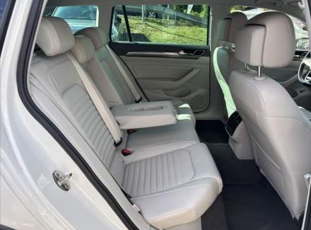 Volkswagen - Passat