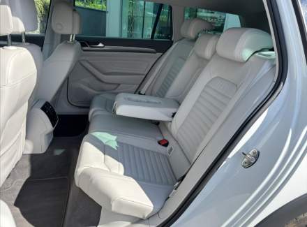 Volkswagen - Passat