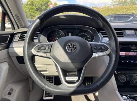 Volkswagen - Passat