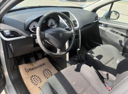 Peugeot - 207