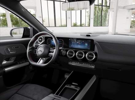 Mercedes-Benz - GLA