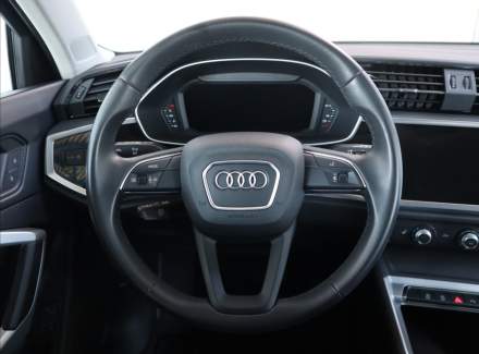 Audi - Q3