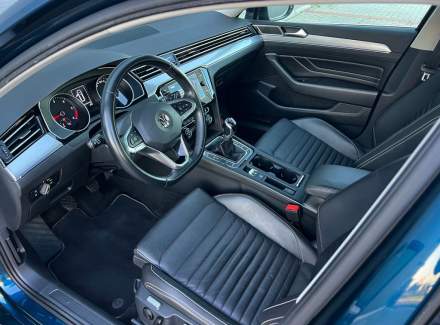 Volkswagen - Passat
