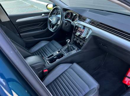 Volkswagen - Passat