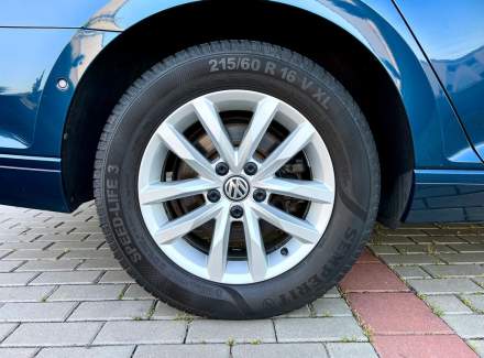 Volkswagen - Passat