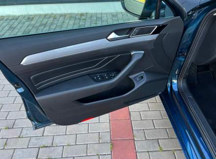 Volkswagen - Passat