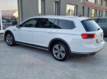 Volkswagen - Passat