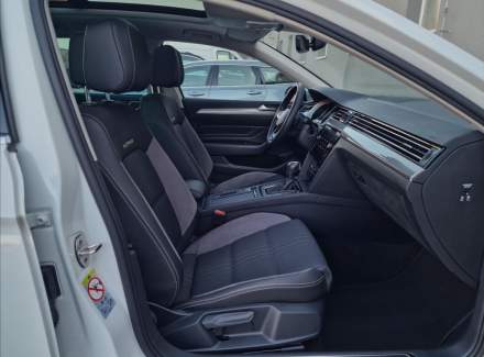Volkswagen - Passat