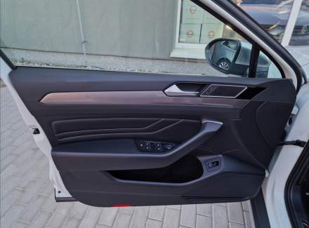 Volkswagen - Passat