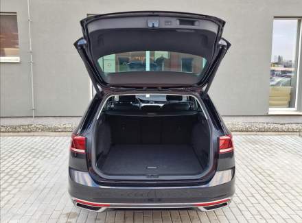 Volkswagen - Passat