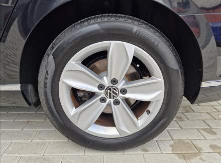 Volkswagen - Passat