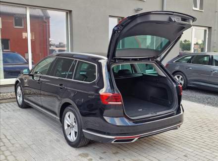 Volkswagen - Passat